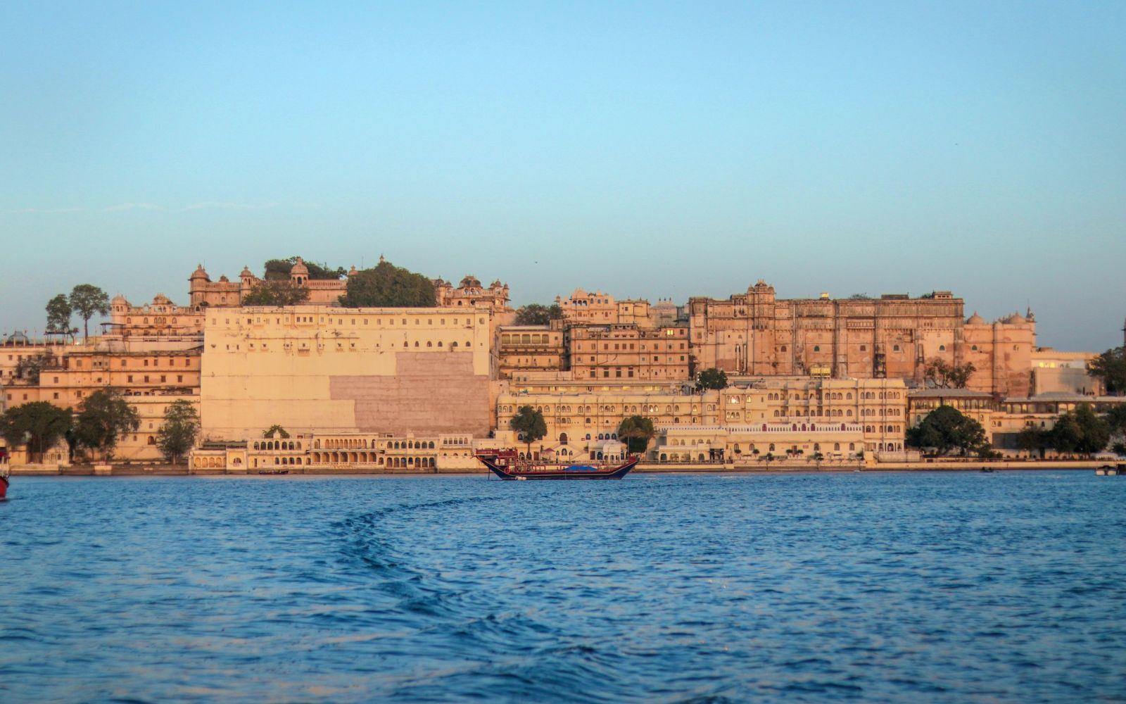 Udaipur City Palace overlooking Lake Pichola in Rajasthan, India